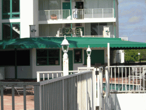 The Tropic Cay's old-fashioned Bar
