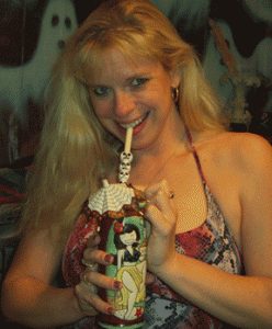 colleen-with-tiki-drink